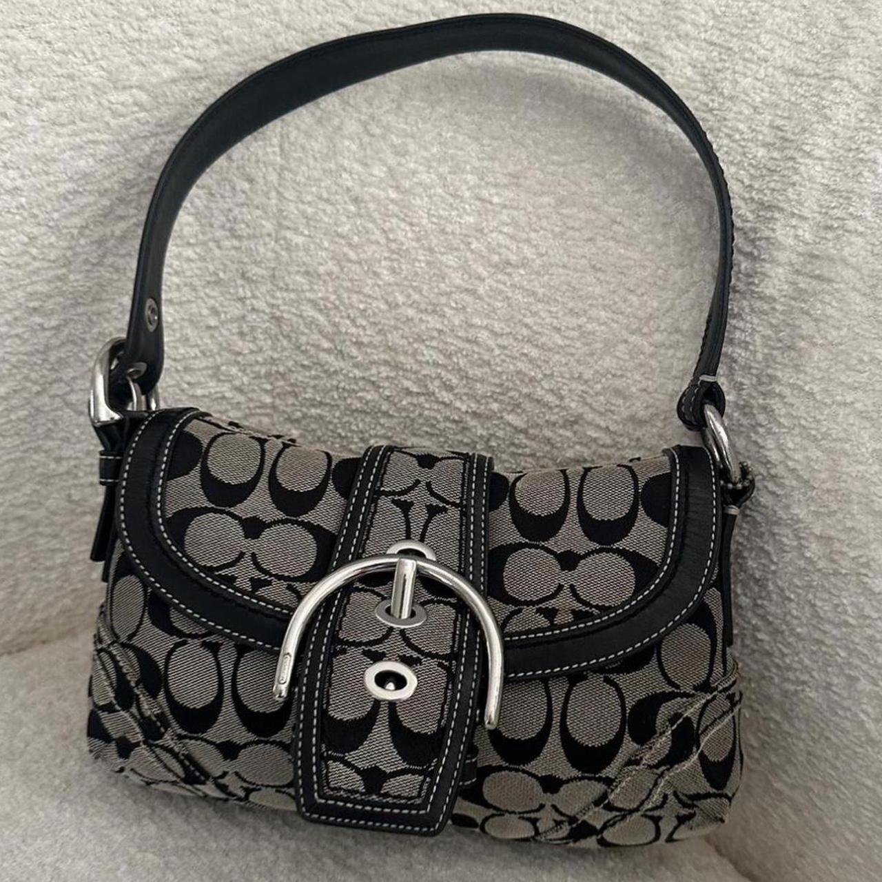 P0_8df69133-13f7-4b3b-9494-aee4743822a9 🩷🍒Vintage soho coach purse in light gray and black🩷🍒 - Image 1